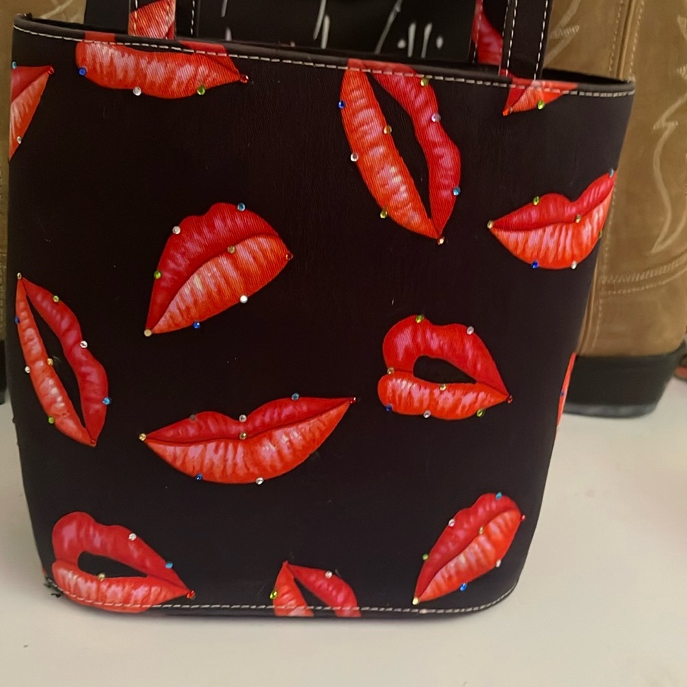 Handbag Black and red with Vibrant Red Lip Prints NWOT